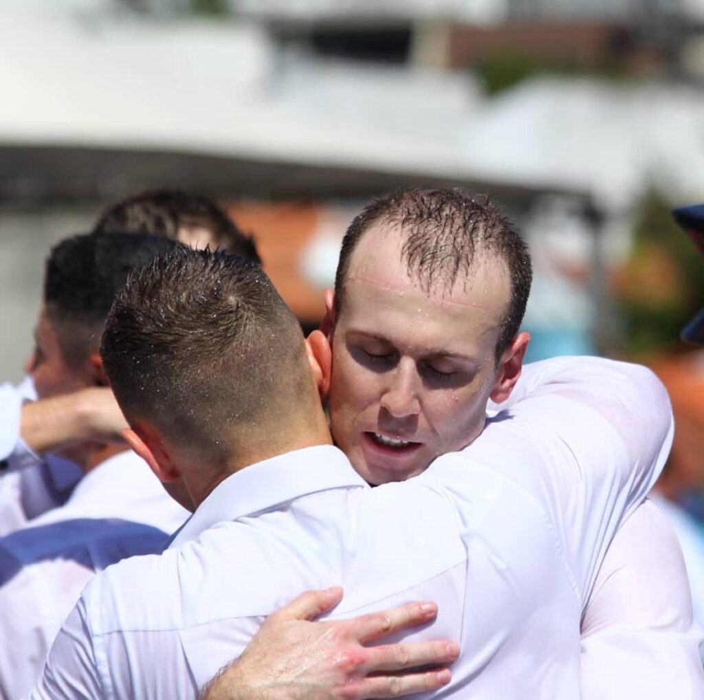 Acreditar em si e ter alguém em quem confiar. Abraço amigo